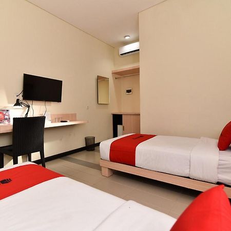 RedDoorz near Legian Street Hotel Buitenkant foto