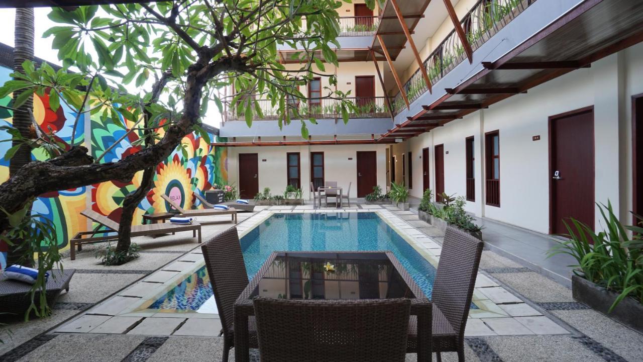 RedDoorz near Legian Street Hotel Buitenkant foto