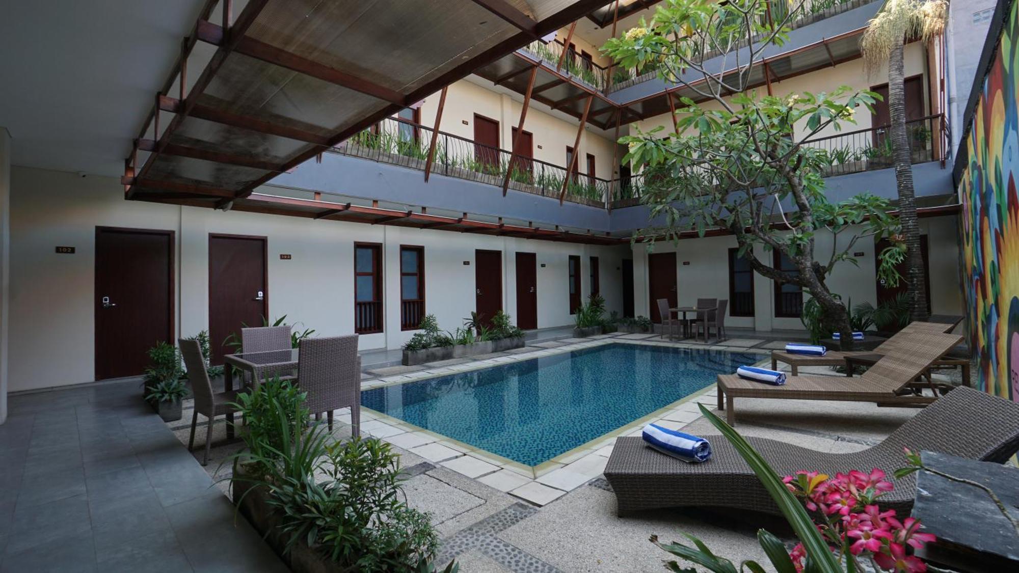 RedDoorz near Legian Street Hotel Buitenkant foto