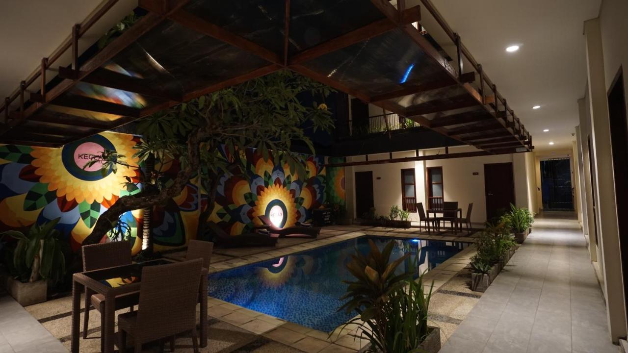 RedDoorz near Legian Street Hotel Buitenkant foto