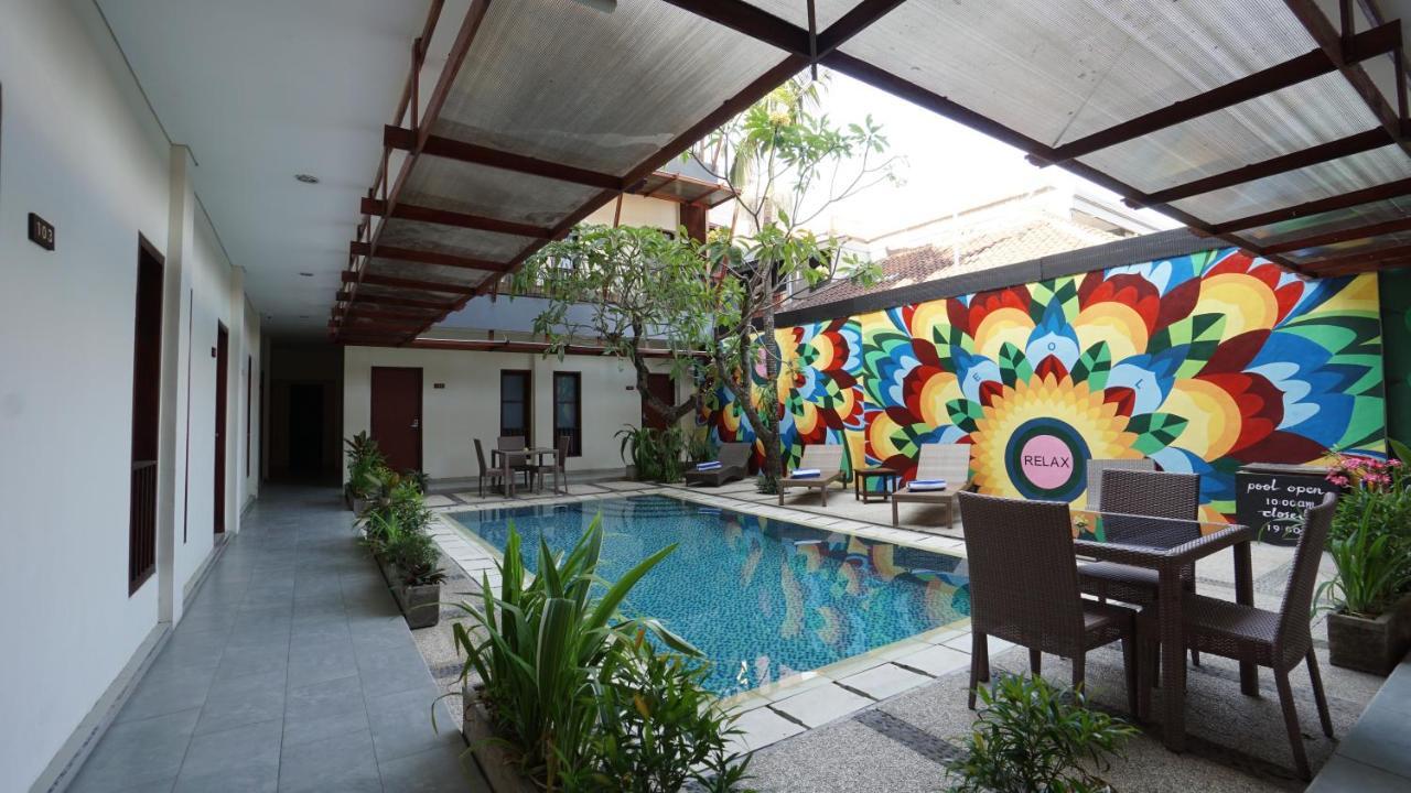 RedDoorz near Legian Street Hotel Buitenkant foto