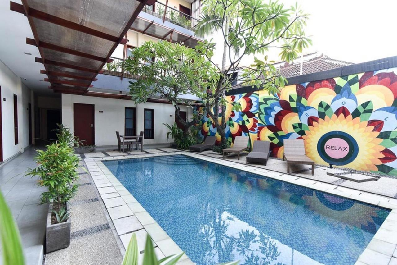 RedDoorz near Legian Street Hotel Buitenkant foto